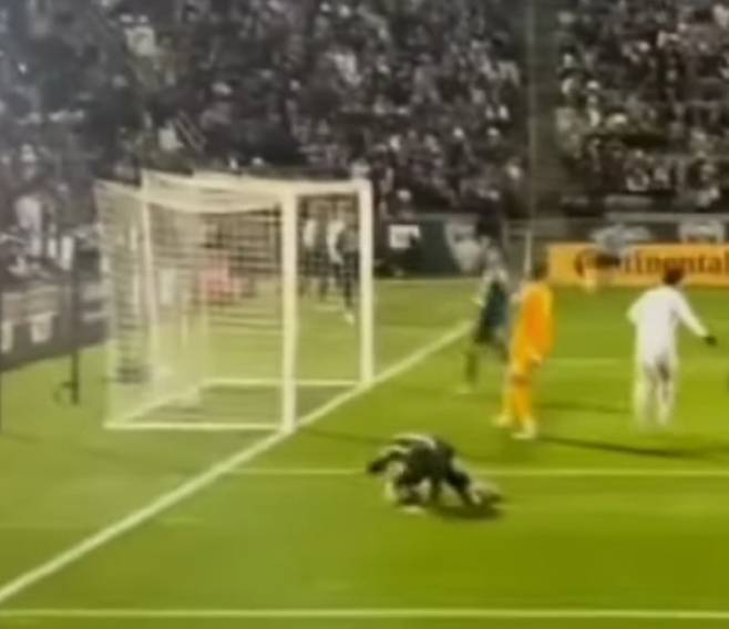 손흥민 때문에 '땅을 치며 절규'...SON 왜 여기까지 쫓아온 거야? '前 북런던 라이벌'은 괴로웠다