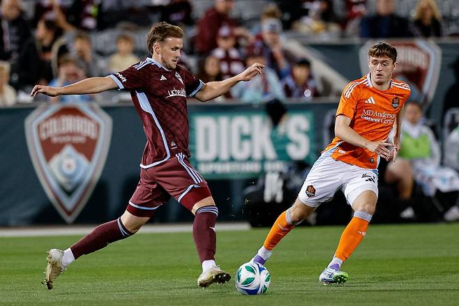 손흥민 때문에 '땅을 치며 절규'...SON 왜 여기까지 쫓아온 거야? '前 북런던 라이벌'은 괴로웠다