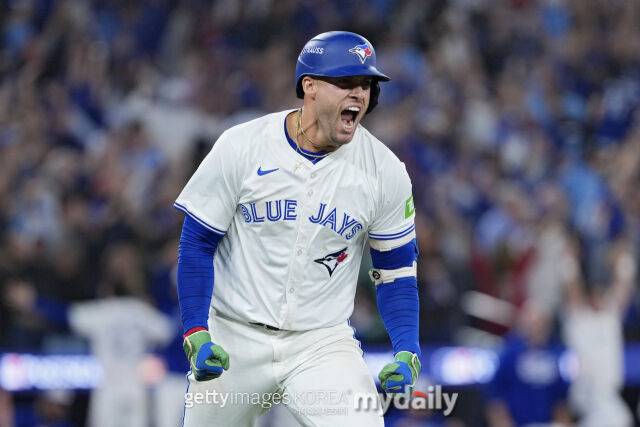 '다저스 나와' WS MVP 위용 봤나, 7회 역전 3점포 쾅... 토론토, 시애틀 제압하고 32년만 월드시리즈 진출