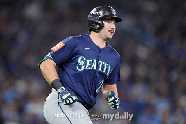 '다저스 나와' WS MVP 위용 봤나, 7회 역전 3점포 쾅... 토론토, 시애틀 제압하고 32년만 월드시리즈 진출