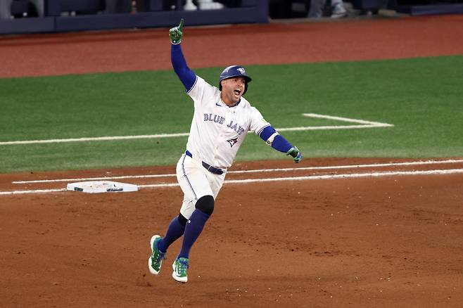 '시애틀 진짜 잠 못 자겠다' 토론토의 '가을남자' 스프링어 7회말 역전 스리런 폭발, 4-3 역전. 시애틀 사상 첫 WS 진출 꿈 날아가나