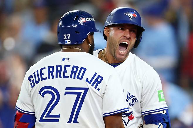 '시애틀 진짜 잠 못 자겠다' 토론토의 '가을남자' 스프링어 7회말 역전 스리런 폭발, 4-3 역전. 시애틀 사상 첫 WS 진출 꿈 날아가나