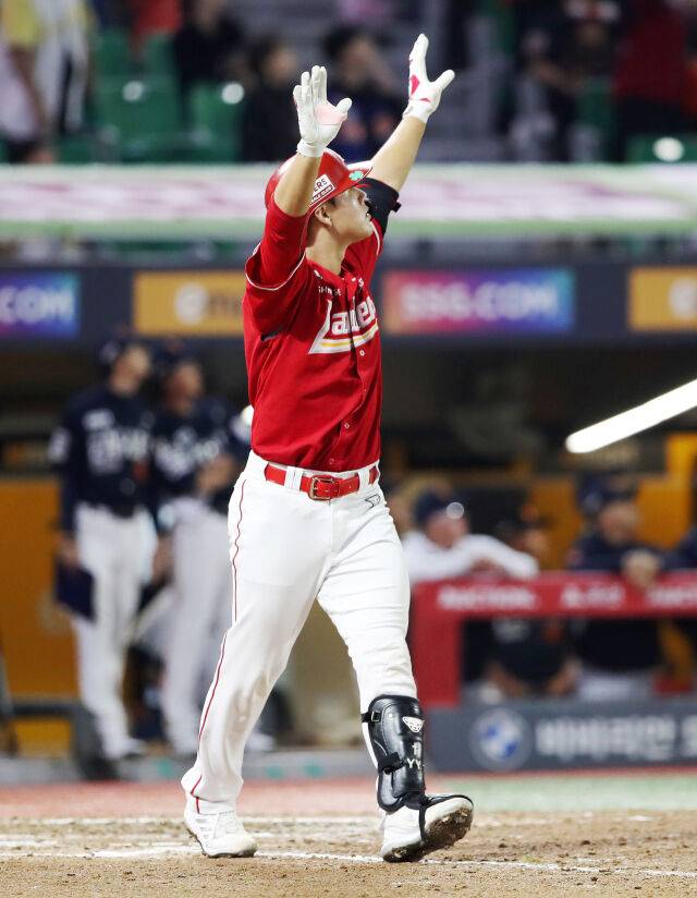 '인천 악몽 후폭풍일까' 김서현, PS 데뷔전서 ⅓이닝 2실점 와르르…