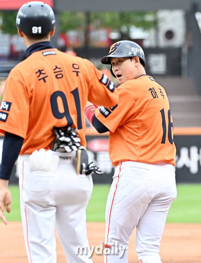 한화 가을야구 최고의 반전남은 1.1억원 하주석…10월에 주전 2루수라니, 1년 전엔 아무도 예상 못 했어