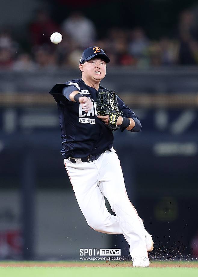 한화 50억 FA 유격수 왜 선발 라인업에서 제외했나…김경문