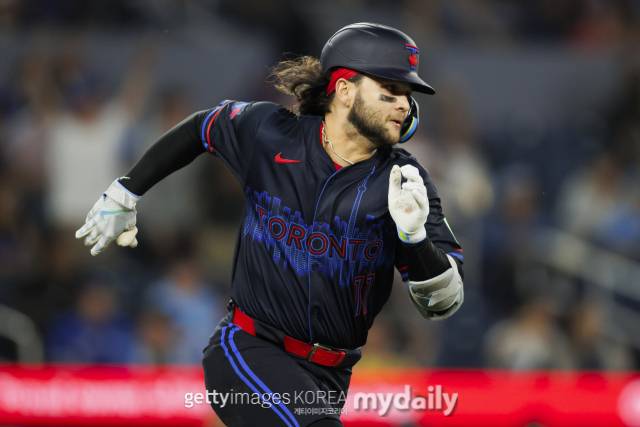 “준비합니다” 김하성이 FA 탑티어 유격수가 아닌 이유…류현진과 함께했던 그 선수의 뒤늦은 등장, 잘 하나 봅시다