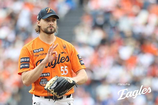 시리즈 전적 1승1패인데, 한화가 2패한 것 같은 분위기? 김경문 감독의 사전 인터뷰에서도 읽혔다...엄상백 질문에 “좋은 얘기만 하시죠” [대구 PO 3차전 프리뷰]