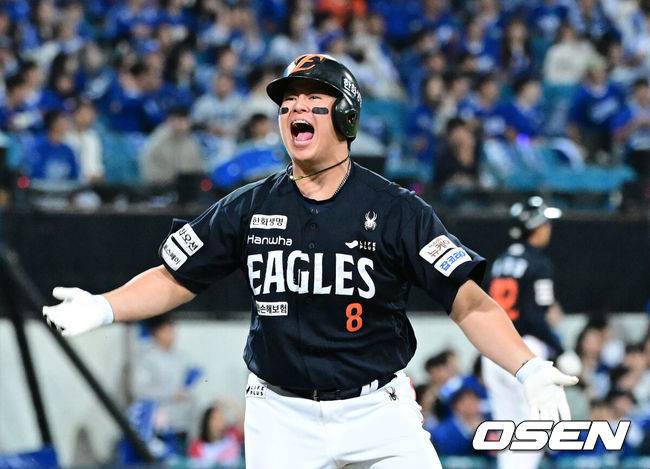 병살타 찬물→역전 투런포, 노시환 결자해지…류현진 패전 지웠다, PO 2G 연속 홈런 폭발 [PO3]