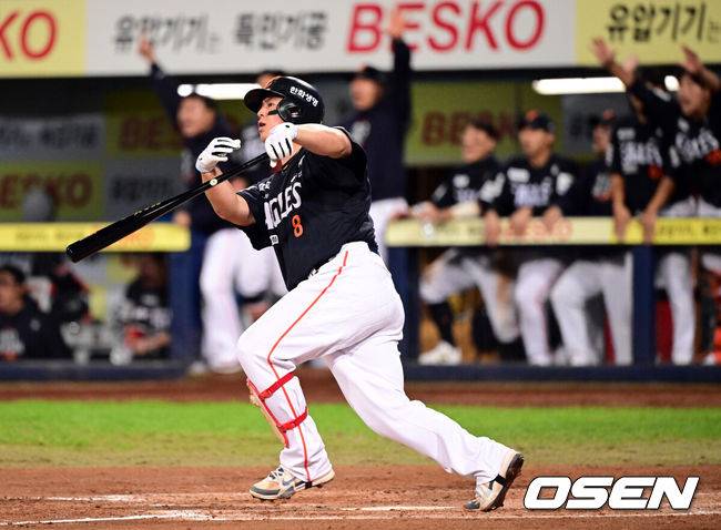 병살타 찬물→역전 투런포, 노시환 결자해지…류현진 패전 지웠다, PO 2G 연속 홈런 폭발 [PO3]