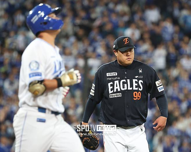 '한화 19년 만에 KS 진출 1승 남았다' 문동주 157km 구원 대성공…류현진 홈런→홈런 난타, 하지만 노시환 역전포 터졌다