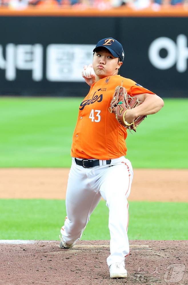 'KS 가자' 한화 정우주 vs '끝까지 간다' 삼성 원태인…PO 4차전 선발