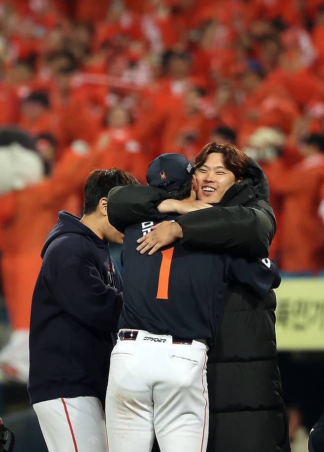 누가 봐도 삼성에게 기울던 플레이오프였는데…노시환 결승 투런, 문동주 4이닝 구원 역투로 한화가 분위기 뒤집었다 [대구 PO3차전]