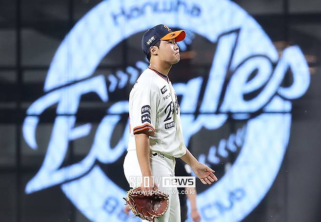 한화 KS행 걸린 경기에 신인을 선발로 내세우다니…157km 선배는