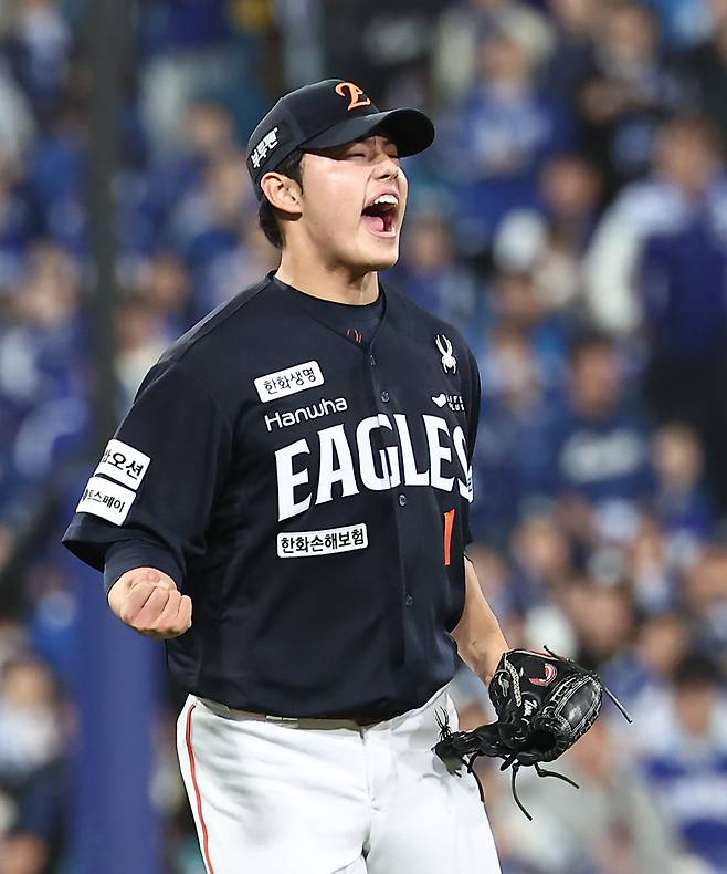 문동주 4이닝 역투에 가려진 한화 마운드의 불안한 그림자… ‘김서현 딜레마’를 해결하고 한국시리즈 진출할까 [대구 PO 3차전 리뷰]