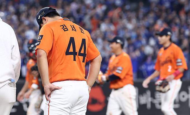 문동주 4이닝 역투에 가려진 한화 마운드의 불안한 그림자… ‘김서현 딜레마’를 해결하고 한국시리즈 진출할까 [대구 PO 3차전 리뷰]
