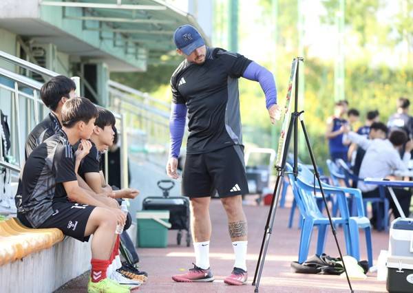 ② 브라질 출신 귀화 코치