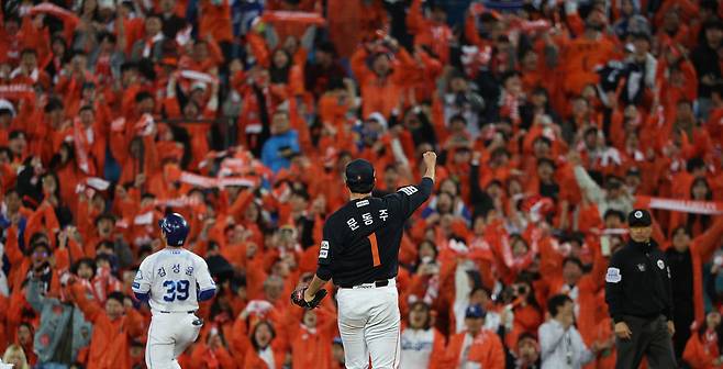 ‘야구 인기 위엄’ 삼성-한화 PO3차전 지상파 시청률 1위···전국 7.8% 일일 드라마·뉴스 다 제쳐
