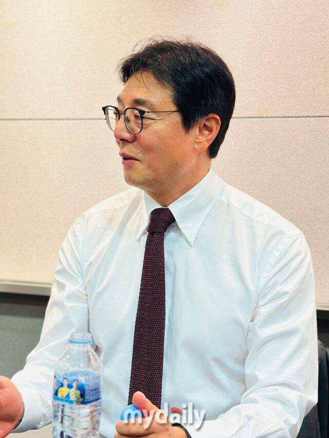 이청용 '골프 세레머니 논란'...'레전드' 황선홍 감독