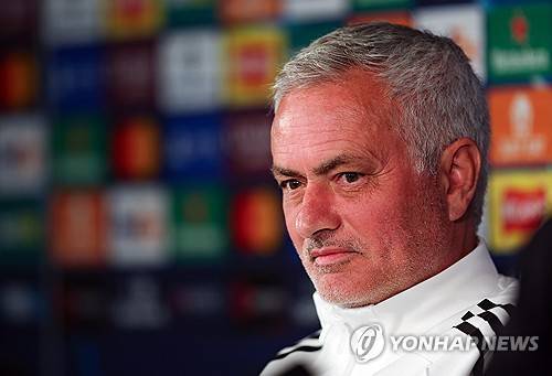 무리뉴, 손흥민과 추억 잊었나…영국 돌아오자마자 토트넘 비난 발언