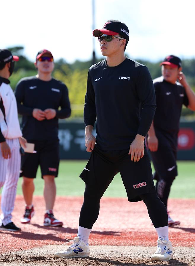 한국시리즈 눈앞 LG, 52억 FA 투수에 '안심' 10라운더 복덩이에 '근심'