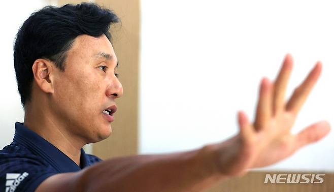 '9위 추락→자진 사임' 이승엽 前 두산 감독, 야인 생활 접고 친정팀 향한다...요미우리 임시코치 합류 소식에 日 팬들 '들썩'