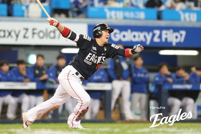 정규시즌 활약만으로 연봉값 다한 하주석, 가을야구 ‘미친 타격감’으로 한화 타선의 숨은 일등공신...김경문 감독 “기대 이상으로 잘 해주고 있다” [대구 PO 4차전 프리뷰]