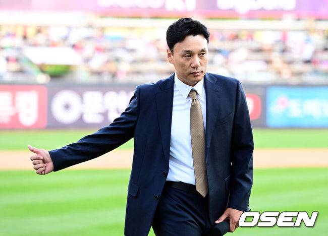 이승엽 전 감독, 왜 요미우리 코치로 갈까...