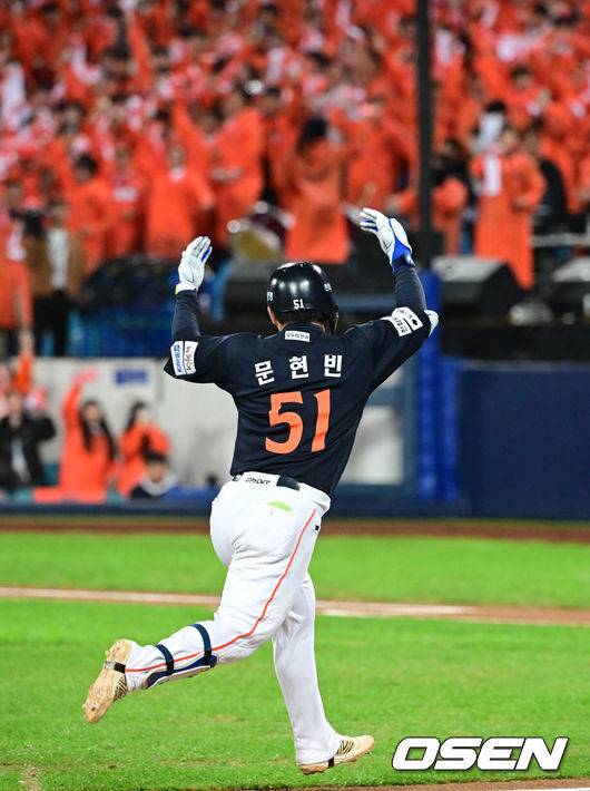 200일 만에 대구서 또 문현빈 홈런 폭발, 한화 19년 만에 한국시리즈 보인다…원태인 상대 홀로 4타점 [PO4]