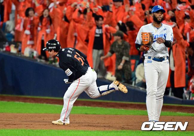 200일 만에 대구서 또 문현빈 홈런 폭발, 한화 19년 만에 한국시리즈 보인다…원태인 상대 홀로 4타점 [PO4]