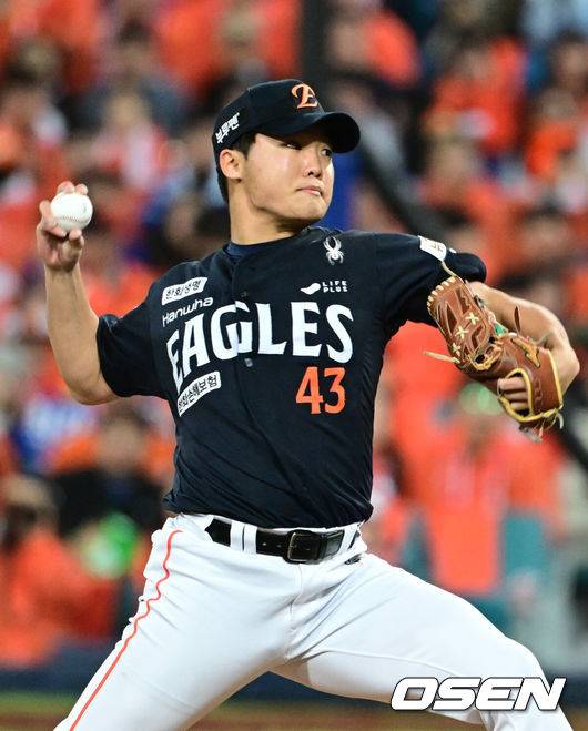 문동주 말대로 대단하네…이래서 '역대 1위' 탈삼진 능력, 정우주 3⅓이닝 KKKKK 삼성 압도했다 [PO4]