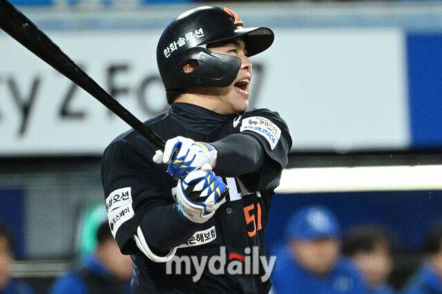 통한의 번트 2루 송구, 스리런 홈런으로 연결됐다…원태인 눈물의 5이닝 4실점→삼성 PO 탈락 위기 [MD대구 PO4]