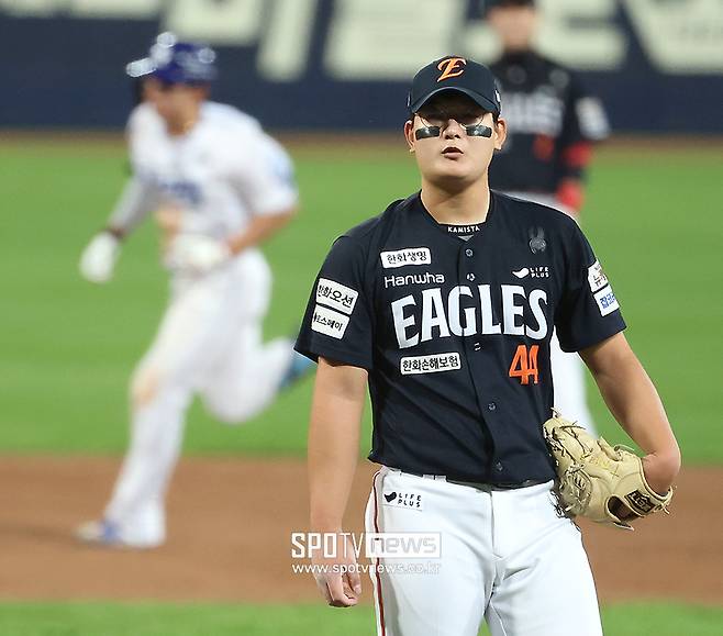 '한화 어쩌나' KS행 임박했는데 김서현 또 구원 실패…승부처에서 동점 3점포 맞았다