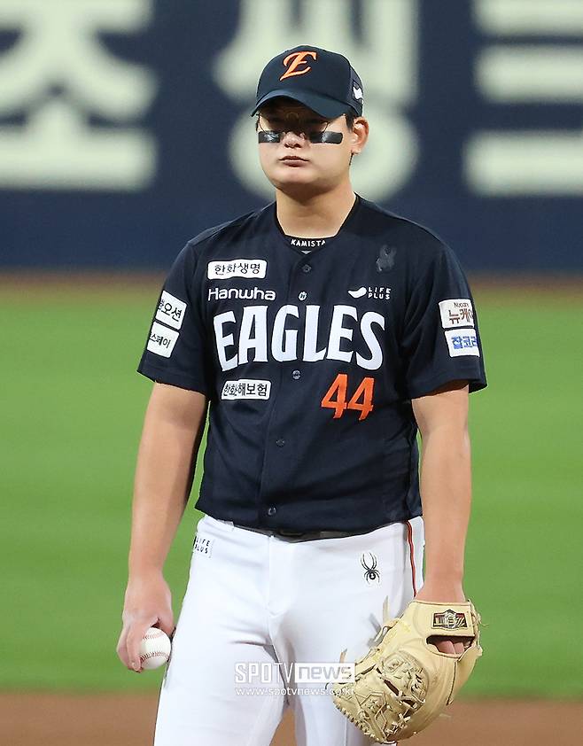 '한화 어쩌나' KS행 임박했는데 김서현 또 구원 실패…승부처에서 동점 3점포 맞았다