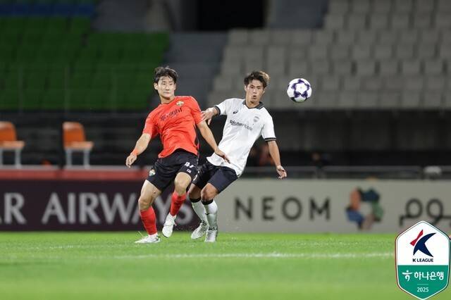 [BE.현장] 전반에만 3골 맹폭, 한일전 진땀승... '김건희 위닝골' 강원, ACLE서 '이니에스타 뛰었던' 고베에 4-3 재역전승