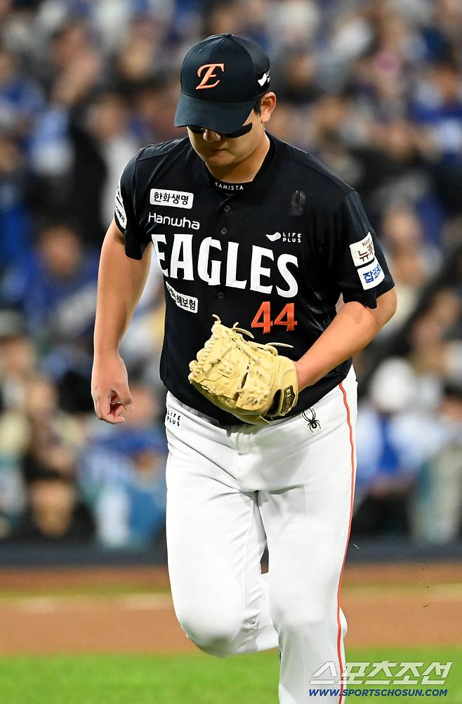 SSG 참사보다 더 큰 충격...왜 거기서 김서현이었고, 왜 직구 정면 승부였을까 [PO4 승부처]