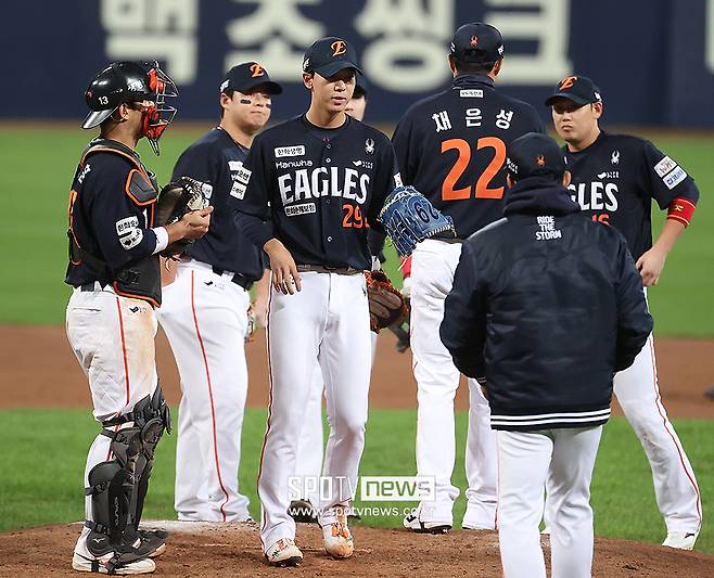 한화 총력전 맞아? 김서현 투입보다 더 큰 실수 있었다…ERA 11.74 좌완 투입 미스터리