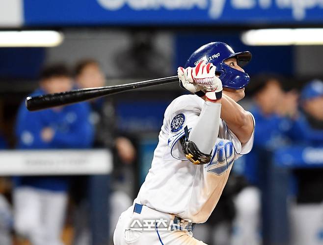 라팍에서 터진 ‘김영웅 홈런’→잠실이 들썩였다…PO 5차전 성사, LG는 ‘활짝’ 웃었다 [SS현장속으로]