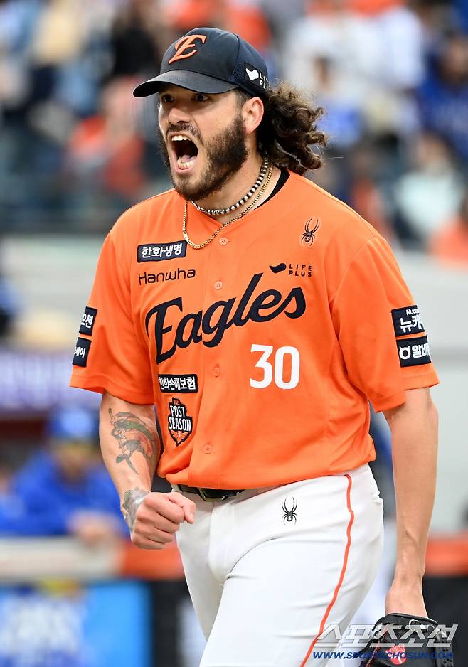 역대급 PO지만... 마운드 무너진 한화, 체력 다 쓴 삼성. '우주의 기운'은 LG에게로?