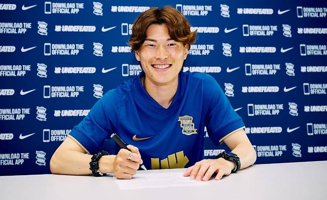 英 분노 '이렇게 못 할 줄은' 유럽 호령한 아시아 특급 골잡이, 또 최악 부진... 2부리그서도 '대실패'