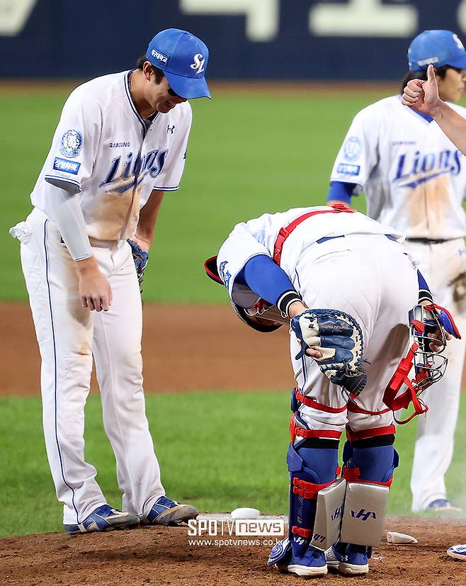 '영웅'에게 90도 인사한 18살 차 대선배…팀을 구한 후배에게 진심 어린 경의