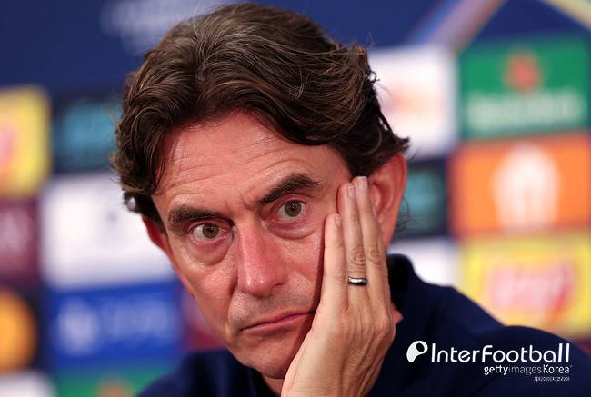 쏘니라도 불러와야 되나?→