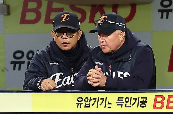 3경기 연속 피홈런인데... 한화 김경문 감독 “5차전 마무리는 김서현”