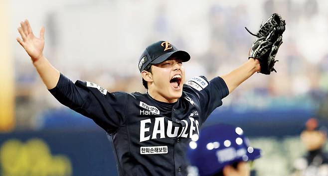 폰세, 와이스, 류현진까지 다 털린 마당에…PO 한화 수호신으로 떠오른 ‘불펜 문동주’