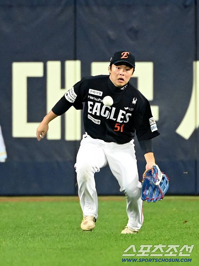 '시한 폭탄'이었던 문현빈 수비 미스, 김서현 '충격 피홈런' 나비 효과였다 [PO4 현장]