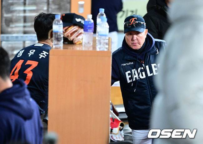 “외인들도 불펜 대기” 그런데 달감독의 오판...50홈런-6할 타자 등장하는 승부처, 왜 폰세 아닌 김서현이었나 [PO4]