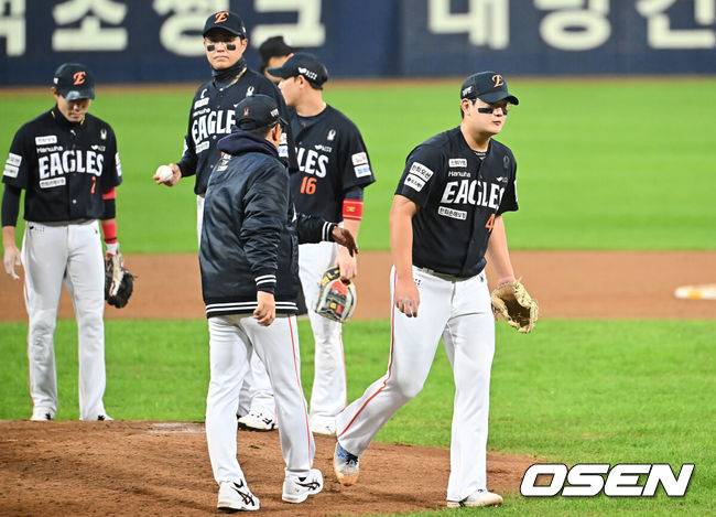 “외인들도 불펜 대기” 그런데 달감독의 오판...50홈런-6할 타자 등장하는 승부처, 왜 폰세 아닌 김서현이었나 [PO4]