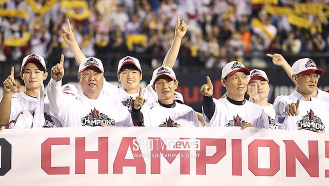 염경엽 감독은 왜 'KS 나오면 안 될 선수'를 엔트리에 넣을까, 그게 다 투자니까