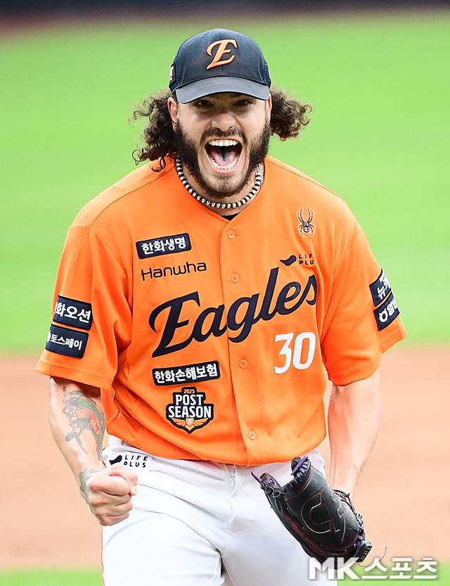 PO 5차전 선발로 나서는 한화 폰세, 만장일치로 제12회 최동원상 수상자 선정