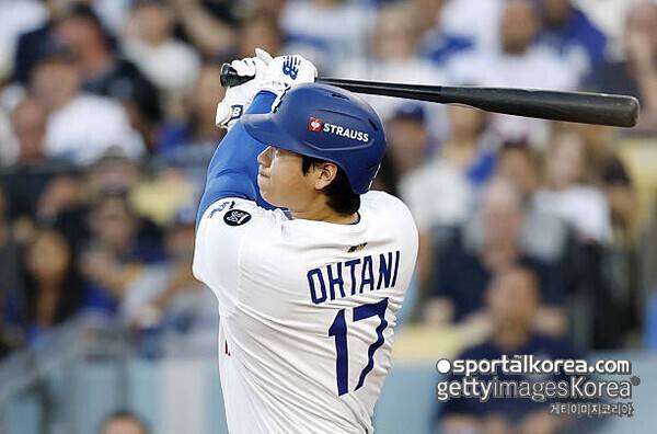 '아, 하늘은 왜 나를 낳고 오타니를 낳았는가'...홈런왕의 비극, '괴물'을 넘기엔 56홈런도 부족했다