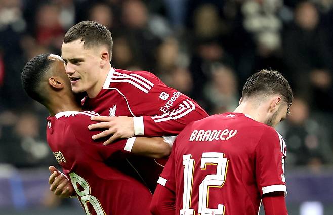 “100년에 한 번 나올 재능” 2225억 사나이 ‘위풍당당’ 9G·0골·0도움→1경기 2어시스트+리버풀 승리 견인 ‘자신감 충전’